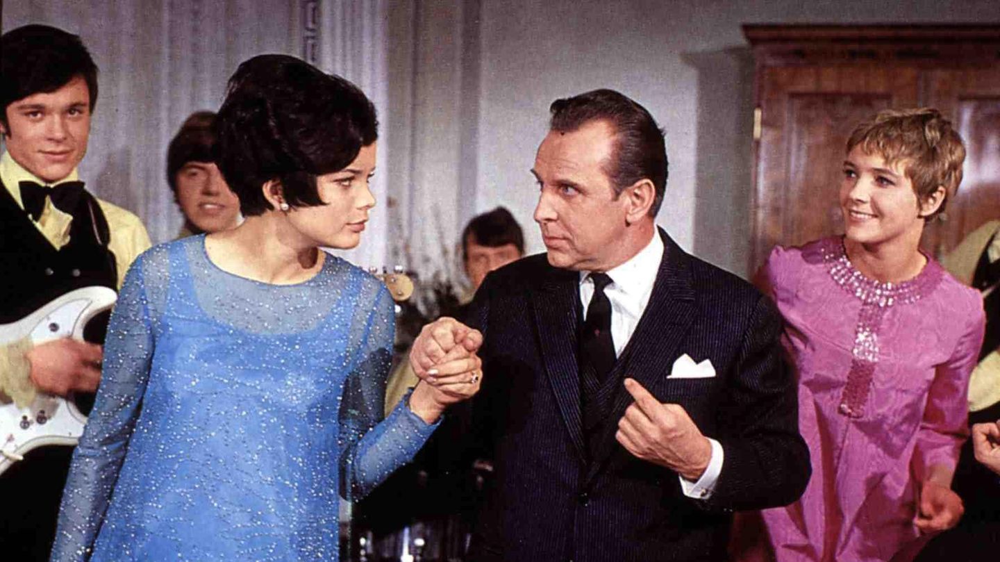 Jürgen Drews 1967 im Film "Die Lümmel von der ersten Bank" Jürgen Drews 1967 im Film "Die Lümmel von der ersten Bank"