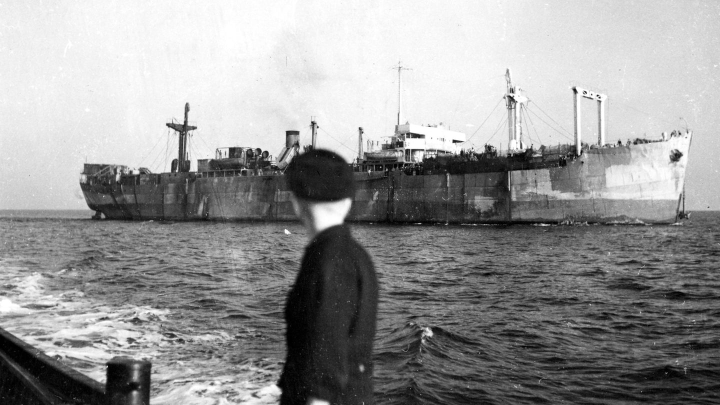 Hier sollte die Reise enden: Die "Exodus 1947" auf der Elbe in Hamburg.