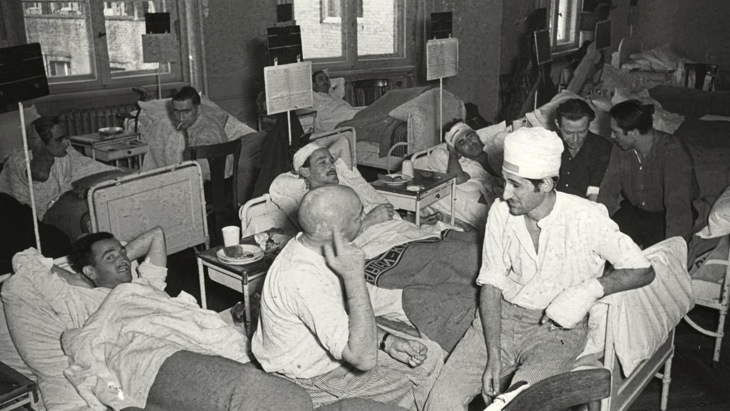 Durch englische Soldaten verletzte Passagiere der Exodus in Pöppendorf.