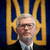 Seit Dezember 2014 ist Andrej Melnyk Botschafter der Ukraine in Berlin. Bis zum russischen Angriff auf die Ukraine im Februar 2022 dürfte sein Name den wenigstens Deutschen etwas gesagt haben. Doch in wenigen Monaten hat er die Interessen seines Landes so vehement zu Gehör gebracht, dass ihn nun die meisten Menschen in Deutschland kennen dürften.  Kurz vor dem Ausbruch des Krieges sagte er im Interview mit dem stern: "Meine Aufgabe ist es, die Hand in die Wunde zu legen." Kurz vor einer Moskau-Reise von Bundeskanzler Olaf Scholz (SPD) hat er ihm im Deutschlandfunk "Leisetreterei" vorgeworfen und Scholz aufgefordert, nach Moskau nicht nur seinen "lässigen Pullover" mitzunehmen, "sondern auch im Koffer eine Sanktionskeule".
