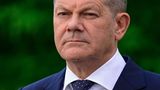 Immer wieder prangerte er insbesondere die deutsche Russland-Politik an. In den vergangenen Monaten sparte er auch nicht mit scharfer Kritik an Kanzler Olaf Scholz (SPD). Dem SPD-Politiker und seinen Ministern warf er unter anderem vor, zu zögerlich Waffen für den Kampf gegen die russischen Angreifer in die Ukraine zu liefern.
