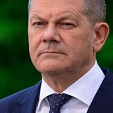 Immer wieder prangerte er insbesondere die deutsche Russland-Politik an. In den vergangenen Monaten sparte er auch nicht mit scharfer Kritik an Kanzler Olaf Scholz (SPD). Dem SPD-Politiker und seinen Ministern warf er unter anderem vor, zu zögerlich Waffen für den Kampf gegen die russischen Angreifer in die Ukraine zu liefern.