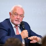 Als der Botschafter den Kanzler als "beleidigte Leberwurst" bezeichnete, platzte einigen der Kragen. Selbst Oppositionspolitiker nannten das "indiskutabel" und "unangemessen". "Olaf Scholz ist keine Wurst, er ist der Kanzler der Bundesrepublik Deutschland", sagte FDP-Vize Wolfgang Kubicki damals.