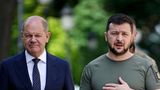 Der Groll Melnyks auf die Regierung legte sich erst mit der Lieferung der ersten schweren Waffen in die Ukraine, der Reise des Kanzlers nach Kiew Mitte Juni und dessen Unterstützung für den EU-Kandidatenstatus der Ukraine. Melnyk lobte den Kanzler sogar dafür.