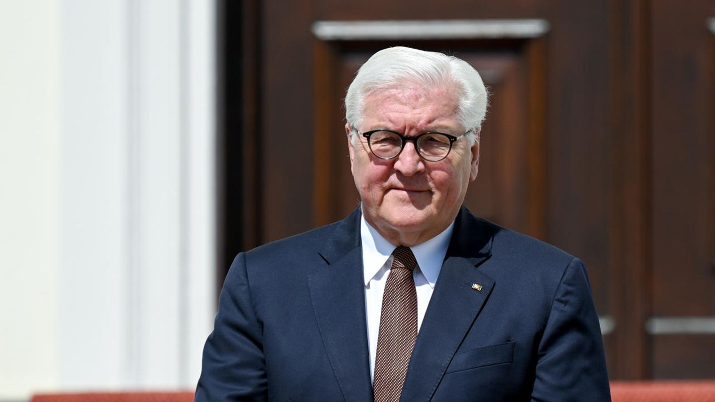 "Beleidigte Leberwurst" und Co: Mit der deutschen Staatsführung hat sich Melnyk schon lange vor dem russischen Angriff auf die Ukraine angelegt – meist mit Bundespräsident Frank-Walter Steinmeier, den er mehrfach offen kritisierte – vor allem für dessen in Melnyks Augen zu Russland-freundlichen Kurs in Steinmeiers Zeit als Bundesaußenminister (2005 bis 2009 sowie 2013 bis 2017). Mit der deutschen Staatsführung hat sich Melnyk schon lange vor dem russischen Angriff auf die Ukraine angelegt – meist mit Bundespräsident Frank-Walter Steinmeier, den er mehrfach offen kritisierte – vor allem für dessen in Melnyks Augen zu Russland-freundlichen Kurs in Steinmeiers Zeit als Bundesaußenminister (2005 bis 2009 sowie 2013 bis 2017).
