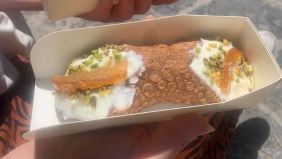 Arancini, Cannoli und Co: In Sizilien gibt es das beste Essen auf der Straße. Diese Spezialitäten sollten wir importieren Arancini, Cannoli und Co: In Sizilien gibt es das beste Essen auf der Straße. Diese Spezialitäten sollten wir importieren