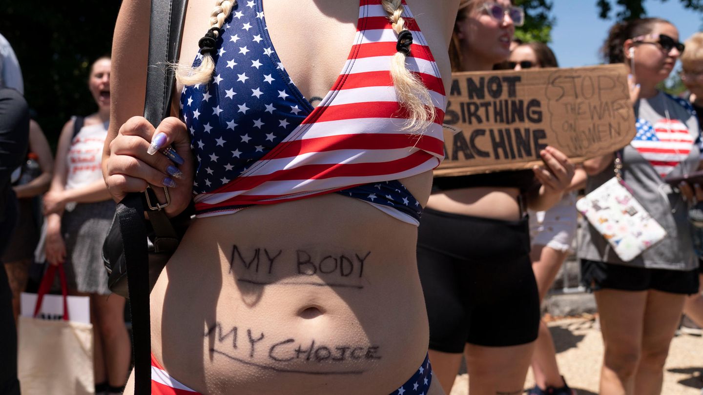 Abtreibungsrechtsaktivistinnen protestieren vor dem Obersten Gerichtshof in Washington