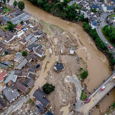 Das von der Flut überschwemmte Ahrtal von oben