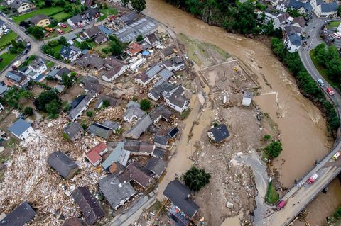 Das von der Flut überschwemmte Ahrtal von oben