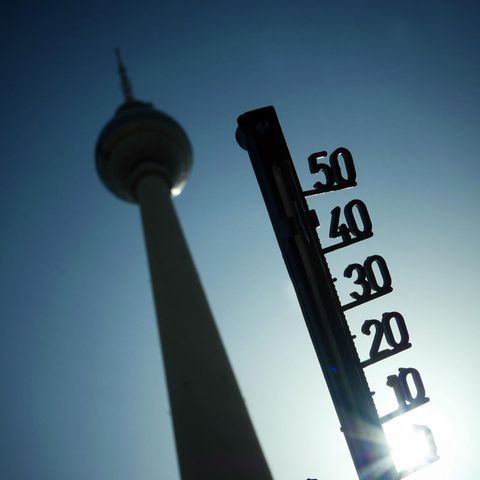 Thermometer Berlin Symbolbild Hitzewelle