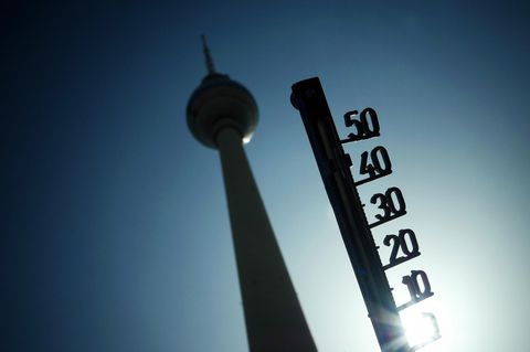 Thermometer Berlin Symbolbild Hitzewelle