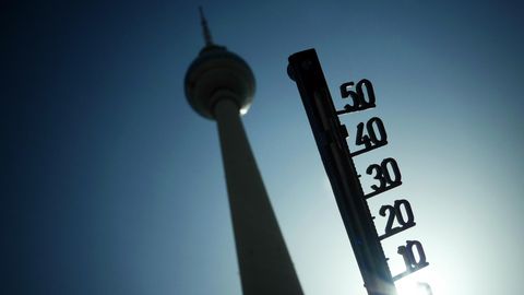 Thermometer Berlin Symbolbild Hitzewelle