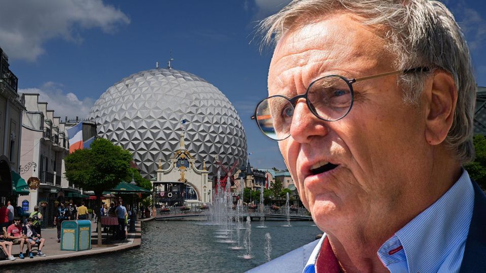 Roland Mack vor dem Europapark in Rust