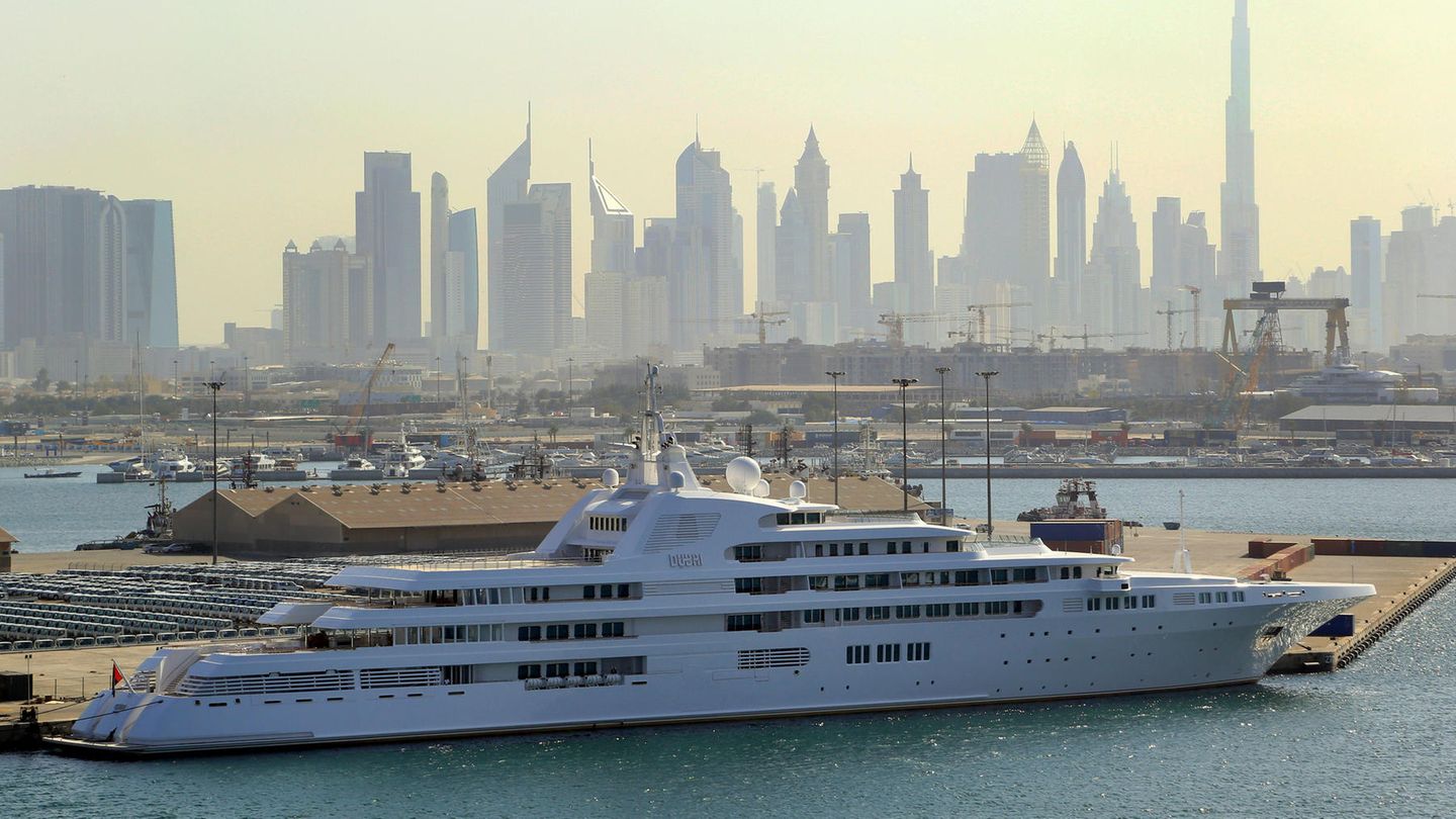 Platz 4: Jacht "Dubai" mit 162 Metern Die Jacht Dubai liegt in Dubai vor Anker