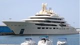 Die Luxusjacht Dilbar von Alischer Usmanow im Hafen von Sotschi.