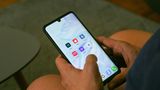 Tinder-App auf einem Android-Handy