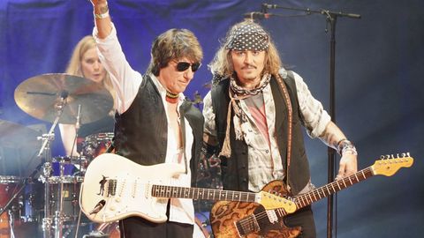 Alt der eine, betont cool der andere: Jeff Beck, 78, und Johnny Depp, 59, bei einem Konzert in London
