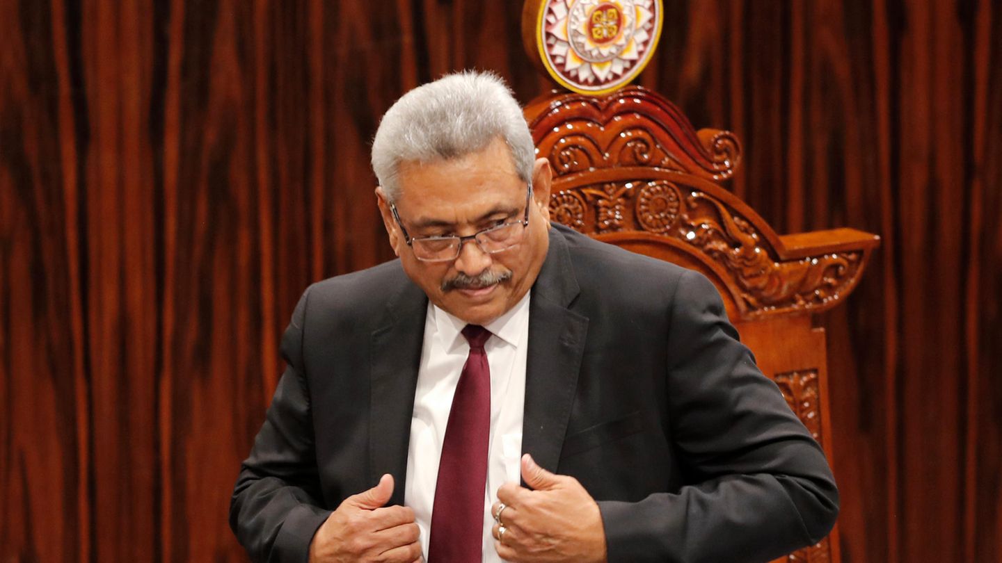 Hat sich auf die Malediven abgesetzt: Sri Lankas entmachteter Präsident Gotabaya Rajapaksa (Archivbild)