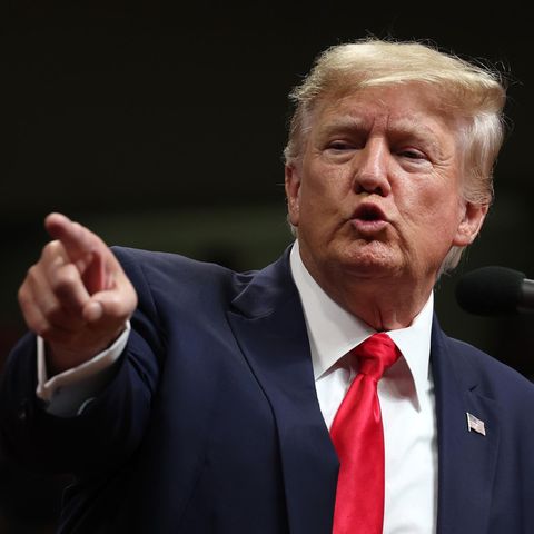 Donald Trump zeigt mit dem Finger