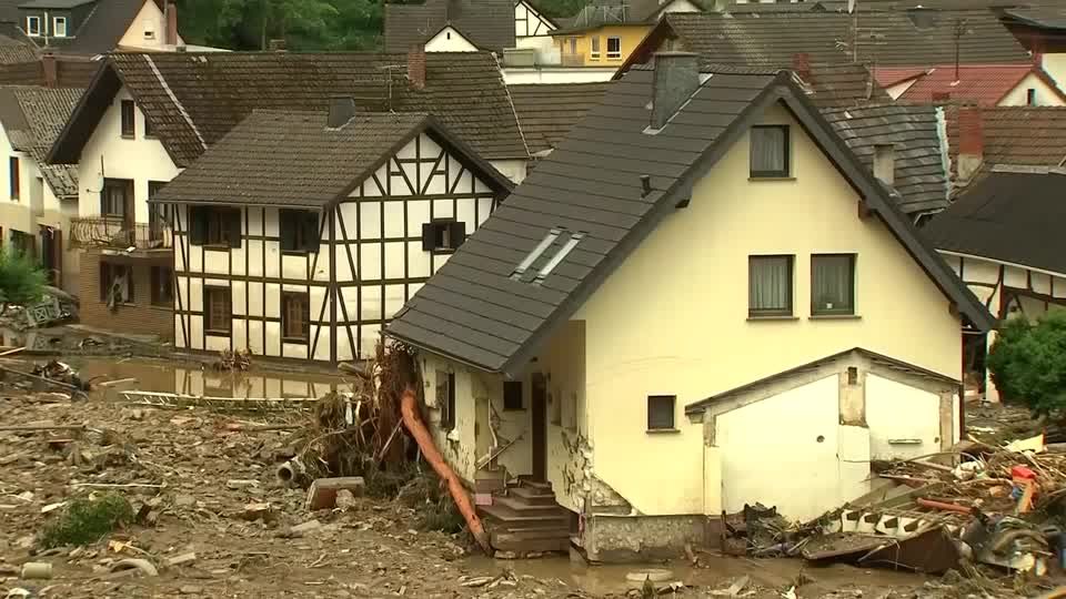 Video: Flutkatastrophe: So sah es vor einem Jahr in Schuld aus