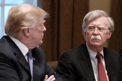 John Bolton im Gespräch mit Donald Trump