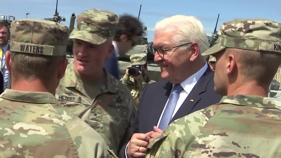 Video: Steinmeier bei der US-Army: "Wir sind vereint" Video: Steinmeier bei der US-Army: "Wir sind vereint"