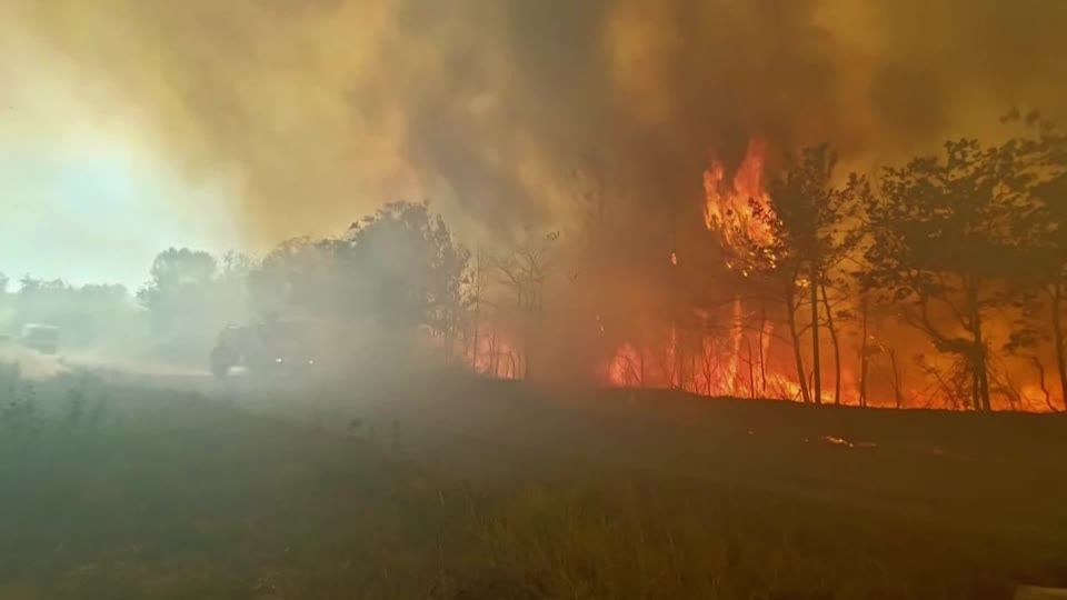 Video: 1.700 Hektar Wald bei Bordeaux in Flammen