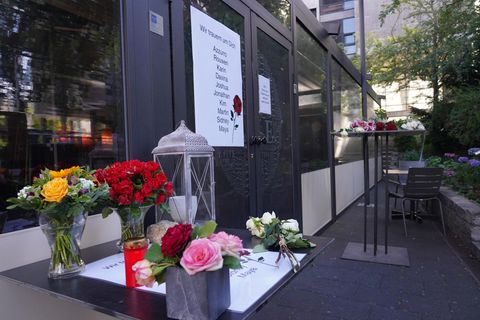 Im Restaurant "Valle" in der Stuttgarter Innenstadt wurden zwei tote 53-jährige Männer gefunden. Nur wenige Kilometer weiter entdeckte die Polizei in einem Parkhaus eine Frauenleiche