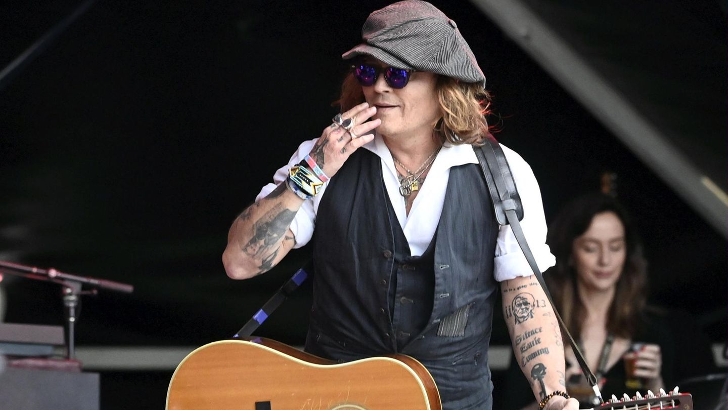Johnny Depp im Juni beim Helsinki Blues Festival. In München waren keine Fotografen zum Konzert zugelassen