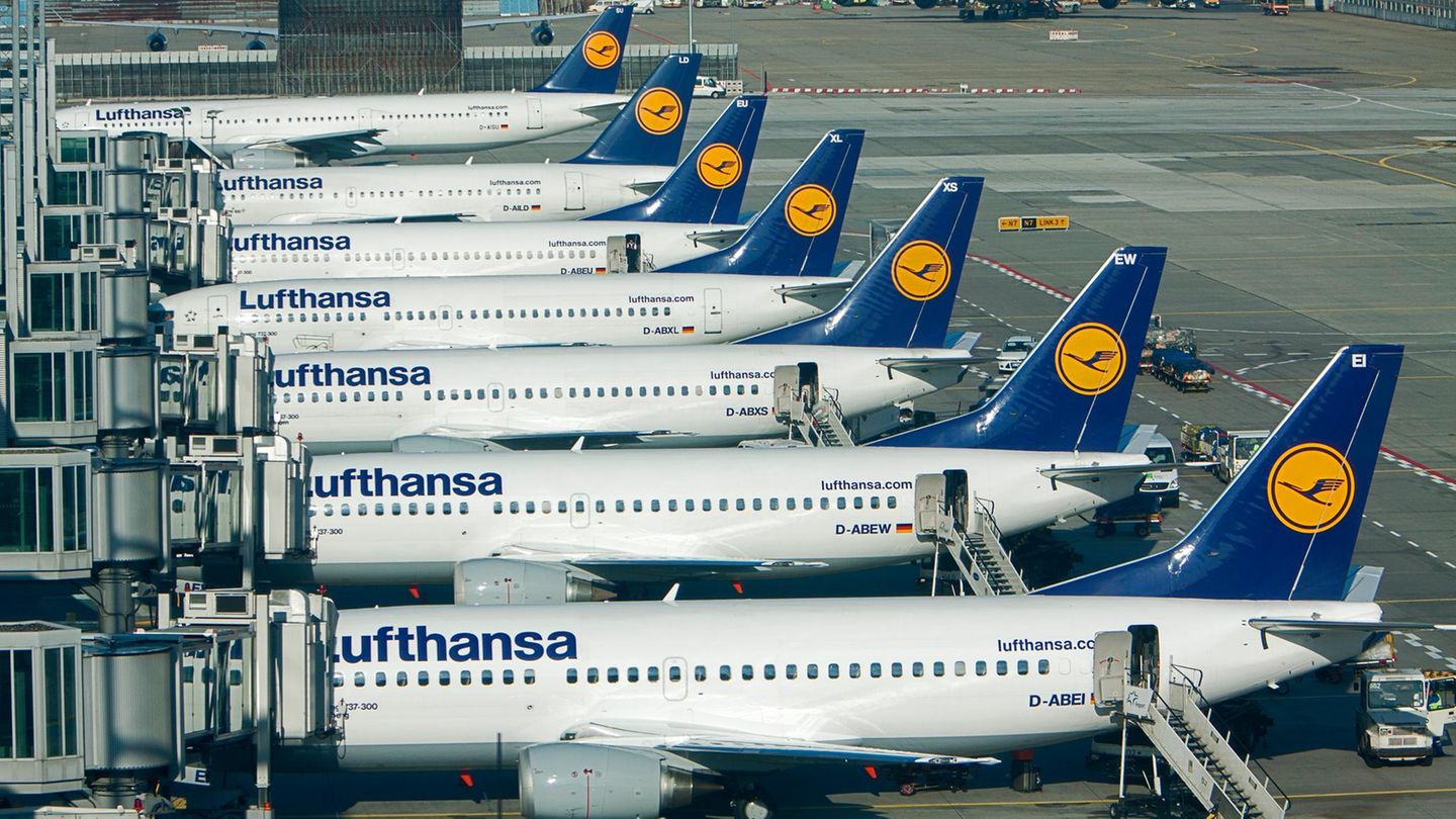 Mittelstreckenjets der Lufthansa am Flufghafen Frankfurt
