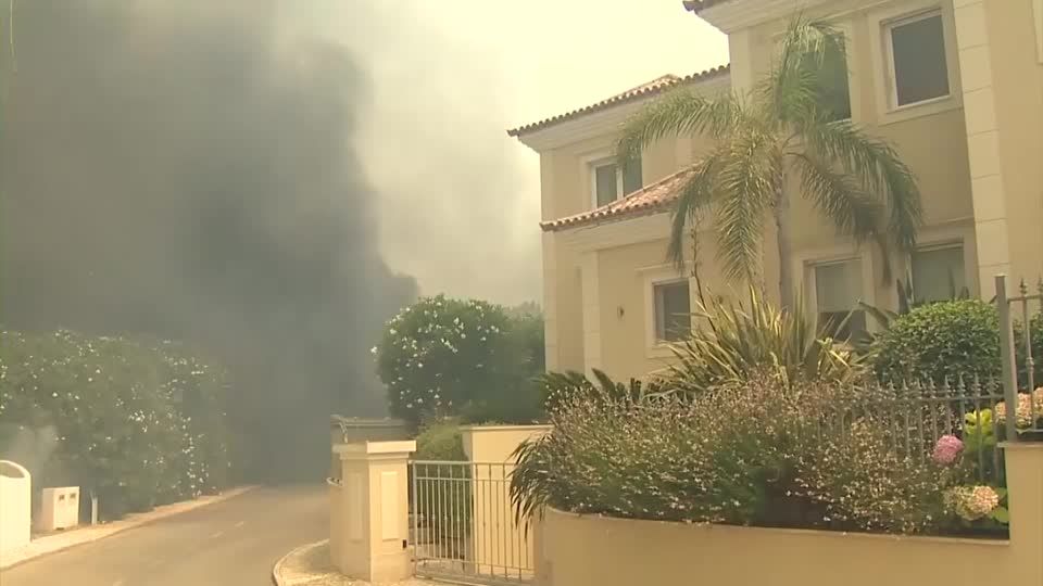 Video: Brennende Villen an der Algarve Video: Brennende Villen an der Algarve
