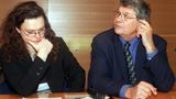 2008: Detlev von Larcher war lange Jahre Sprecher der SPD-Linken. Ihn warf die Partei im April 2008 raus. Der ehemalige Bundestagsabgeordnete hatte eindeutig zur Wahl der Linkspartei in Niedersachsen aufgerufen. Und keine Missverständnisse, die Frau links von ihm auf dem Bild ist immer noch in der Partei, war sogar einmal deren Vorsitzende. Es handelt sich um Andrea Nahles.