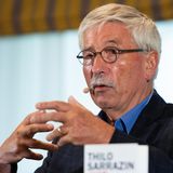 2020: Der ehemaliger Berliner Finanzsenator Thilo Sarrazin wurde von der Bundesschiedskommission aus der SPD ausgeschlossen, nachdem er seine Genossen über zehn Jahre lang mit seinen islamistischen Thesen genervt hatte. Zwei frühere Anläufe zum Rauswurf scheiterten; das 2018 von der Parteiführung angestrengte Verfahren führte im Juli 2020 zum Erfolg. Anlass waren Sarrazins Thesen in dem vor zwei Jahren erschienen Buch "Feindliche Übernahme. Wie der Islam den Fortschritt behindert und die Gesellschaft bedroht".