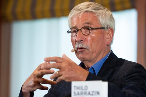 2020: Der ehemaliger Berliner Finanzsenator Thilo Sarrazin wurde von der Bundesschiedskommission aus der SPD ausgeschlossen, nachdem er seine Genossen über zehn Jahre lang mit seinen islamistischen Thesen genervt hatte. Zwei frühere Anläufe zum Rauswurf scheiterten; das 2018 von der Parteiführung angestrengte Verfahren führte im Juli 2020 zum Erfolg. Anlass waren Sarrazins Thesen in dem vor zwei Jahren erschienen Buch "Feindliche Übernahme. Wie der Islam den Fortschritt behindert und die Gesellschaft bedroht".