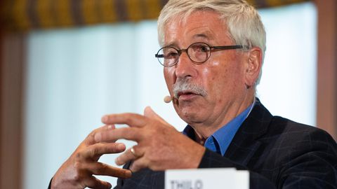 2020: Der ehemaliger Berliner Finanzsenator Thilo Sarrazin wurde von der Bundesschiedskommission aus der SPD ausgeschlossen, nachdem er seine Genossen über zehn Jahre lang mit seinen islamistischen Thesen genervt hatte. Zwei frühere Anläufe zum Rauswurf scheiterten; das 2018 von der Parteiführung angestrengte Verfahren führte im Juli 2020 zum Erfolg. Anlass waren Sarrazins Thesen in dem vor zwei Jahren erschienen Buch "Feindliche Übernahme. Wie der Islam den Fortschritt behindert und die Gesellschaft bedroht".