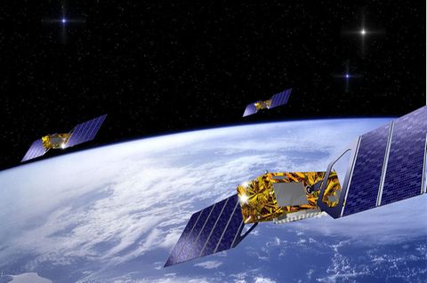 Drei Satelliten