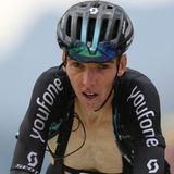 Bei Romain Bardet sieht es am Col du Granon nicht so entspannt aus wie bei Geschke, ihm läuft der Rotz aus dem Mund. Lange führt der Franzose die erste Hochalpen-Etappe an und gibt dabei zur Freude seiner Landsleute alles. Am Ende ist er nicht in der Lage, die Führung ins Ziel zu retten. Dennoch lohnen sich die Strapazen: Bardet springt auf den zweiten Platz im Gesamtklassement.