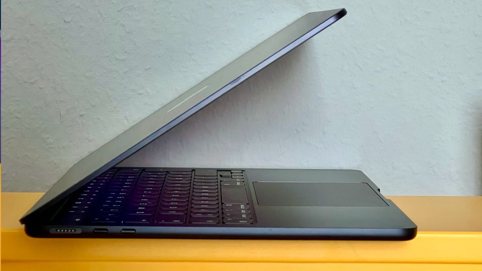 Trotz des schlanken Gehäuses ist das Macbook Air enorm leistungsstark und ausdauernd