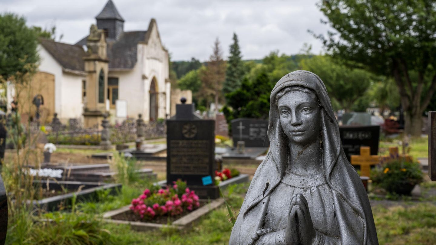 1 Jahr Ahr Friedhof