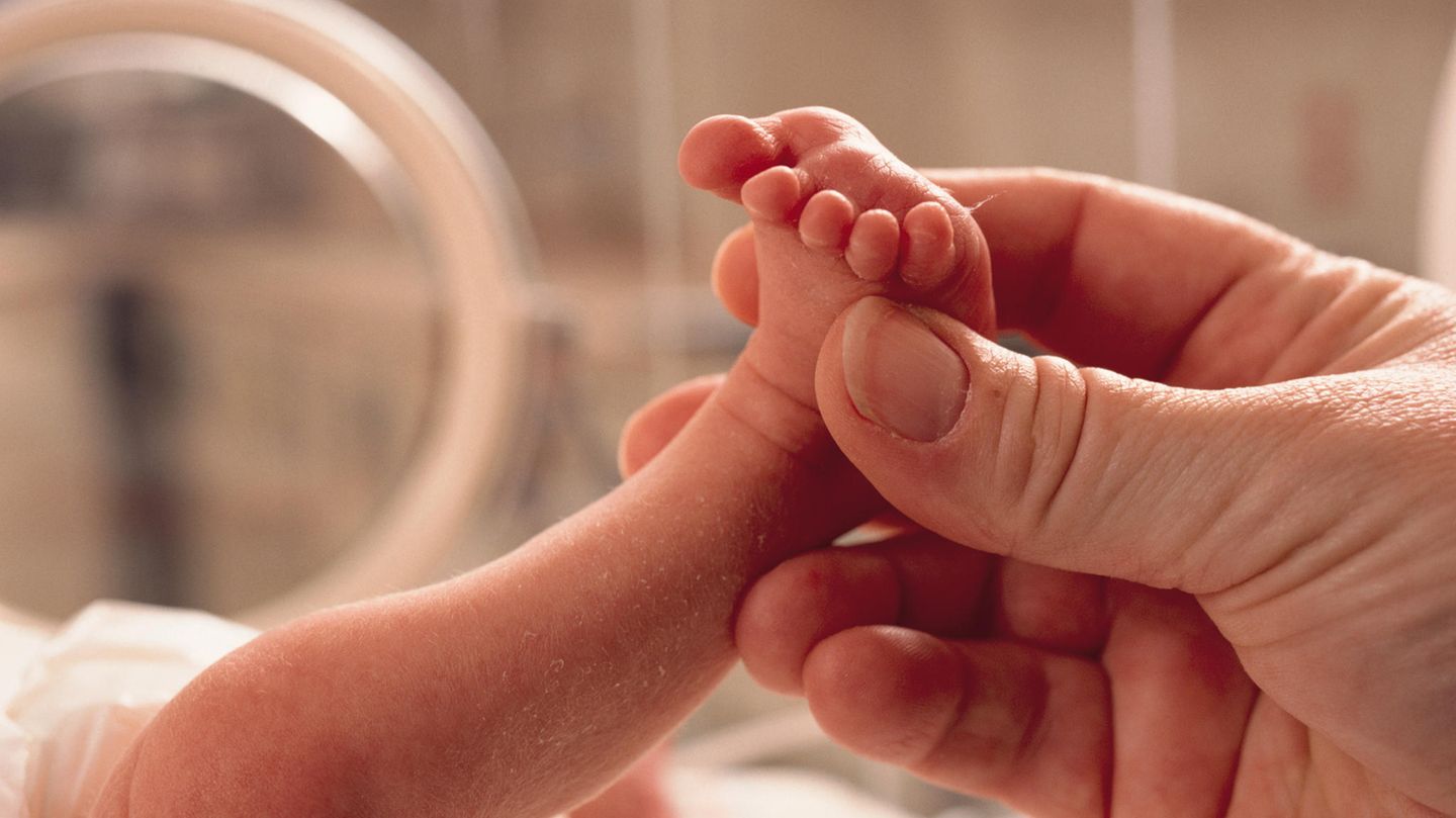 Environmental hormones could increase the risk of premature birth Environmental hormones could increase the risk of premature birth
