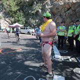 Viele Fans lassen einfach die Hüllen fallen. Auch das gilt es zu ertragen.