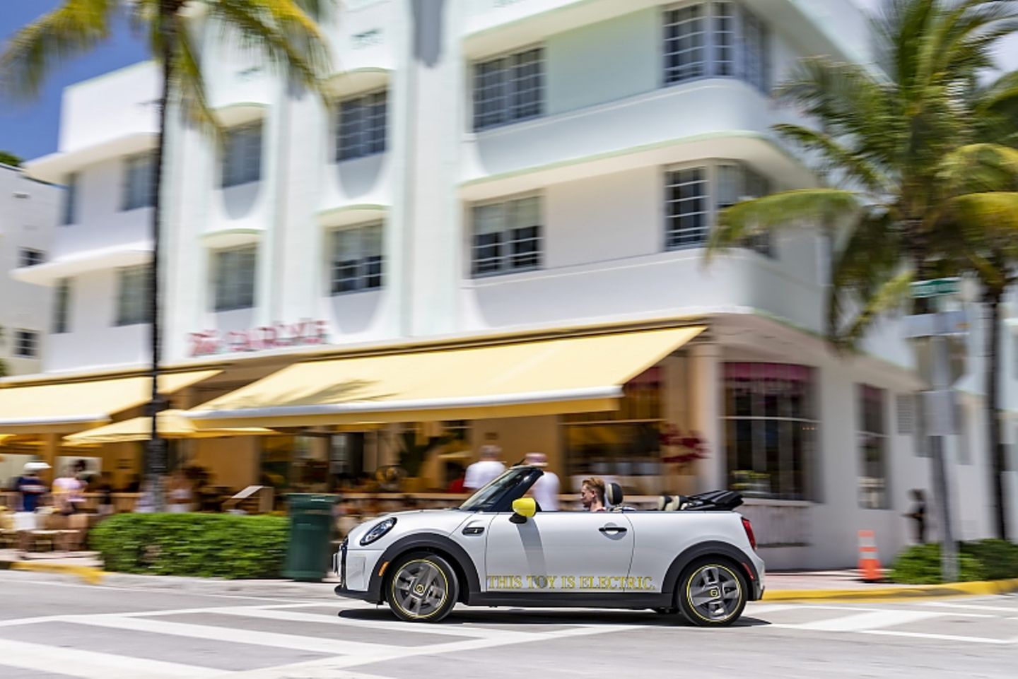 Mini_Cooper_SE_Cabrio_Electric-8.jpg