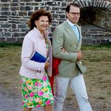Prinz Daniel geleitet seine Schwiegermutter, Königin Silvia, zum Konzert. Beide sind bürgerlich geboren und haben der Liebe wegen ins schwedische Königshaus eingeheiratet.