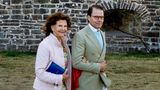 Prinz Daniel geleitet seine Schwiegermutter, Königin Silvia, zum Konzert. Beide sind bürgerlich geboren und haben der Liebe wegen ins schwedische Königshaus eingeheiratet.