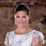 Ganz emotional wird das royale Geburtstagskind, als es der paralympischen Sportlerin Ebba einen Preis überreicht. Nachdem ein kurzer Clip gezeigt wird, stockt Victoria in ihrer Rede. Laut "svenskdam.se" sagt sie dann: "Mir ist ganz schwummrig geworden, als ich das Video gesehen habe. Mir kamen echt die Tränen." Für ihre Emotionalität und Empathie wird Victoria so vom schwedischen Volk und Royal-Fans geliebt.