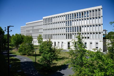 Im Neubau des Bundesinnenministeriums in Berlin kommt eine energieeffiziente Geothermie-Anlage, die Erdwärme nutzt, zum Einsatz