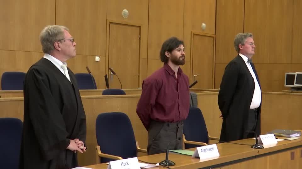 Video: Prozess in Frankfurt: Ex-Bundeswehroffizier Franco A. zu fünfeinhalb Jahren Haft verurteilt Video: Prozess in Frankfurt: Ex-Bundeswehroffizier Franco A. zu fünfeinhalb Jahren Haft verurteilt