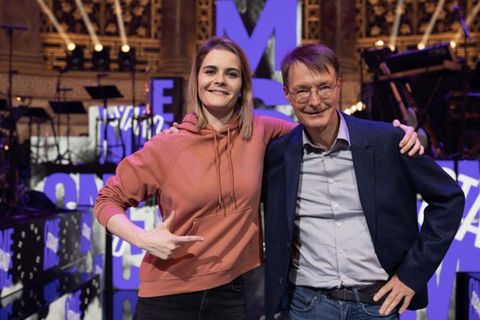 Karl Lauterbach und Hazel Brugger