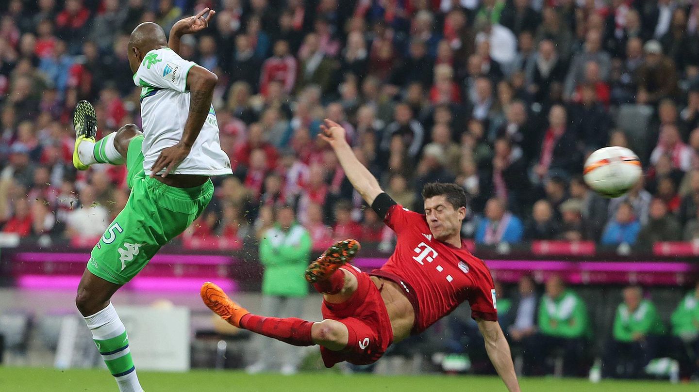 Robert Lewandowski im Seitfallzieher