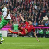 Robert Lewandowski im Seitfallzieher